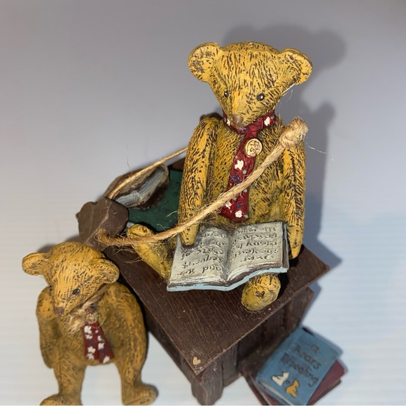 Sarah's Attic Michaud
Collection Teddy Bear Figurine
The Librarian Limited Ed - Picture 2 of 11